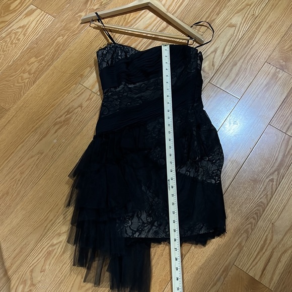 BCBG Maxazria Strapless mini Dress size 4, lace in great condition. - Picture 7 of 7